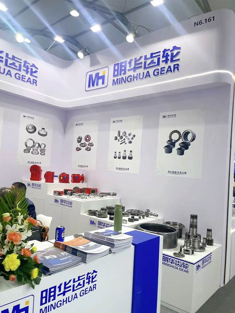 Minghua Gear на Шанхайской выставке Bauma: демонстрация строительных механизмов, промышленных редукторов и интеллектуальных подъемных устройств